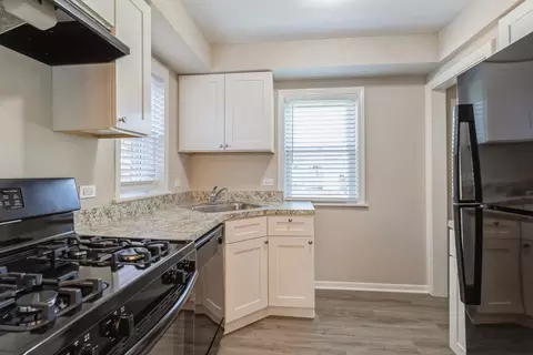 Kitchen - 779 S Wolf Rd, Des Plaines, IL 60016 photo 1 of 2