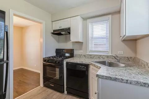 Kitchen - 779 S Wolf Rd, Des Plaines, IL 60016 photo 2 of 2