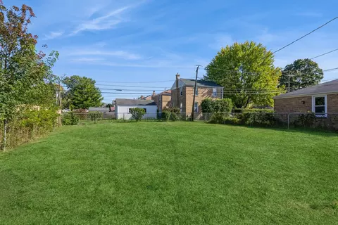 Exterior - 779 S Wolf Rd, Des Plaines, IL 60016 photo 4 of 4