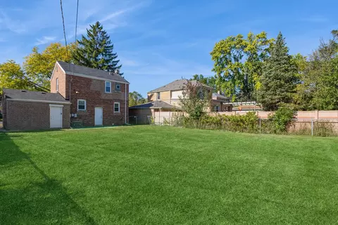 Exterior - 779 S Wolf Rd, Des Plaines, IL 60016 photo 3 of 4