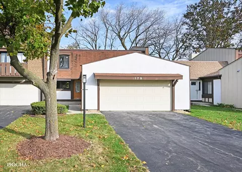 179 Cascade Dr, Indian Head Park, IL 60525