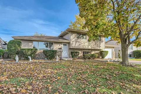 7055 Hemlock St, Hanover Park, IL 60133