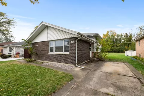 233 Magnolia Plz, South Chicago Heights, IL 60411