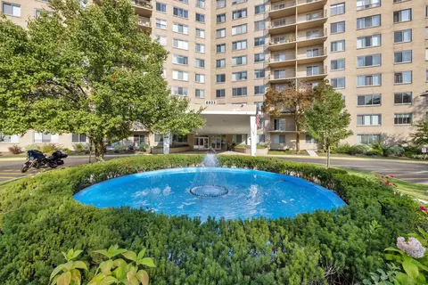 6933 N Kedzie Ave #704, Chicago, IL 60645