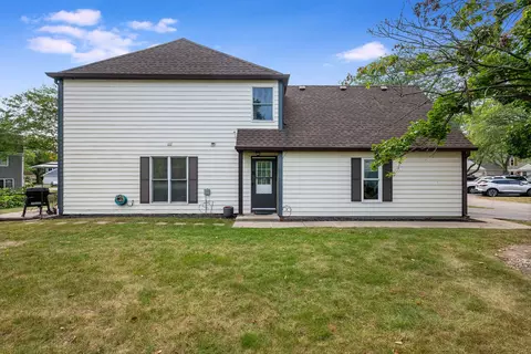 2681 Waterford Ct #1, Aurora, IL 60502
