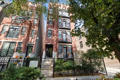814 W Buckingham Pl #4, Chicago, IL 60657