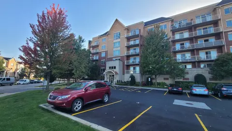 8300 Concord Dr #514, Morton Grove, IL 60053