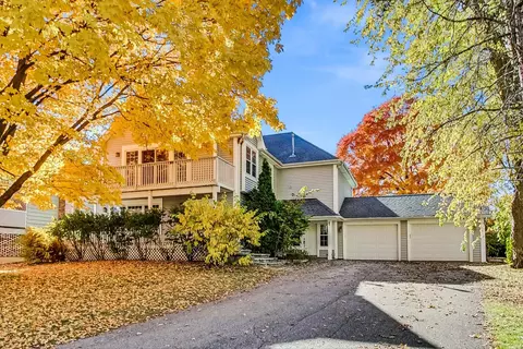 565 Lomond Dr, Mundelein, IL 60060