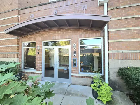 515 N Harlem Ave #305, Oak Park, IL 60302