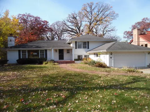 56 Forest Trl, Oak Brook, IL 60523