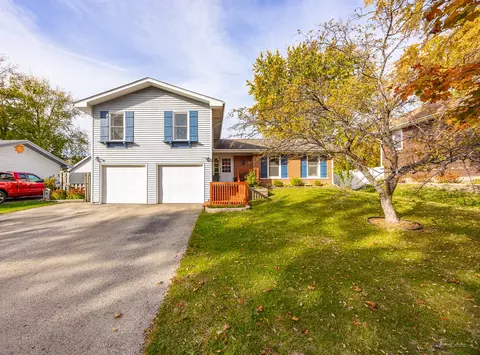 149 Maplewood Dr, Bolingbrook, IL 60440