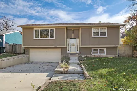 1529 N Lake Shore Dr, Round Lake Beach, IL 60073