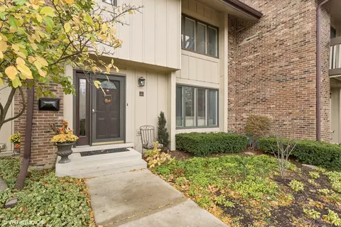 5 Kane Ct, Willowbrook, IL 60527