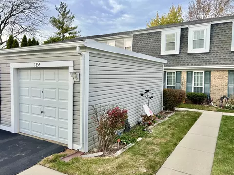 1358 Oxford Cir, Roselle, IL 60172