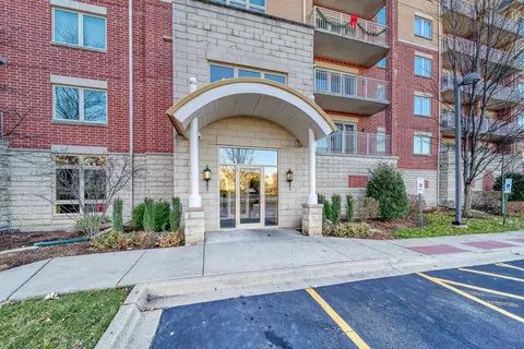 8300 Concord Dr #205, Morton Grove, IL 60053