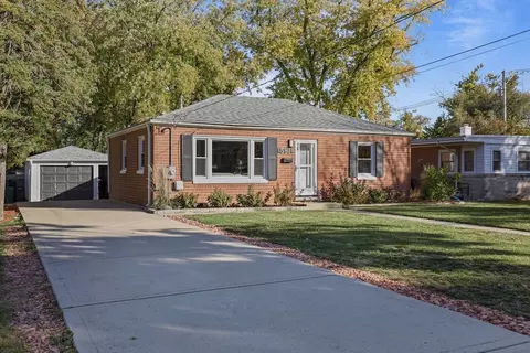 591 S Finley Rd, Lombard, IL 60148