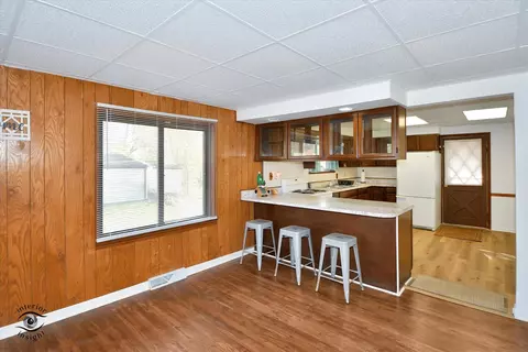 28 E 31st St, Steger, IL 60475 photo 4