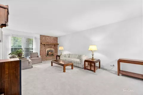 1816 Courtenay Dr, Wheaton, IL 60189 photo 4