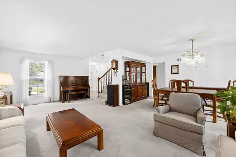 1816 Courtenay Dr, Wheaton, IL 60189 photo 5