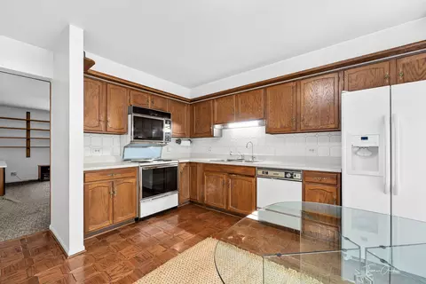 1816 Courtenay Dr, Wheaton, IL 60189 photo 10