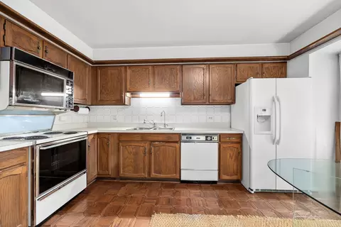 1816 Courtenay Dr, Wheaton, IL 60189 photo 9