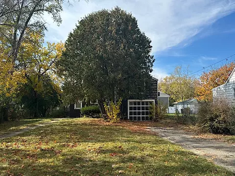 114 S Lincoln St, Westmont, IL 60559