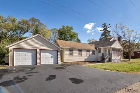 980 Country Club Rd, Lake Zurich, IL 60047