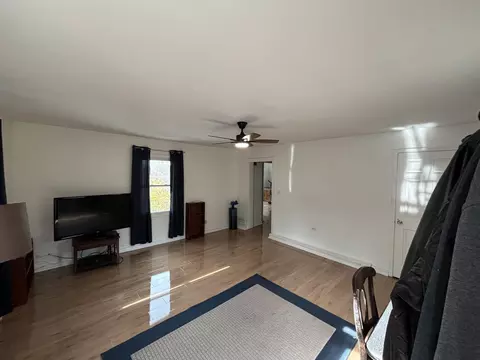 665 Wellington Ave, Elgin, IL 60120 photo 2