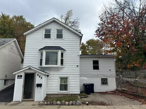 665 Wellington Ave, Elgin, IL 60120