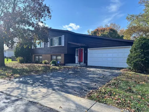 216 Tanglewood Dr, Gurnee, IL 60031