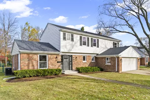 664 Glen Haven Ln, Glen Ellyn, IL 60137