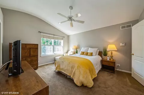 Bedroom - 1541 Diamond Dr, Hoffman Estates, IL 60192 photo 1 of 4