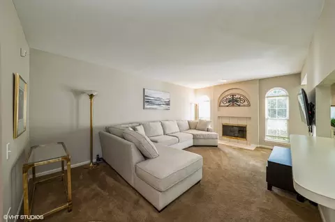Living - 1541 Diamond Dr, Hoffman Estates, IL 60192 photo 2 of 2
