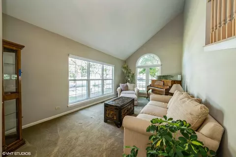 Living - 1541 Diamond Dr, Hoffman Estates, IL 60192 photo 1 of 2