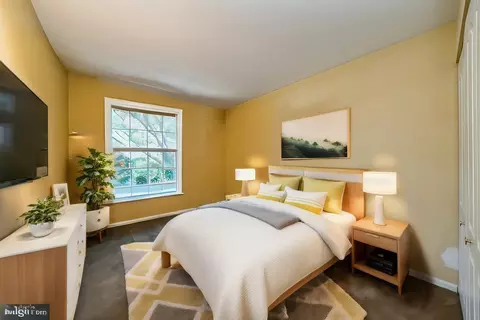 Bedroom - 1541 Diamond Dr, Hoffman Estates, IL 60192 photo 4 of 4