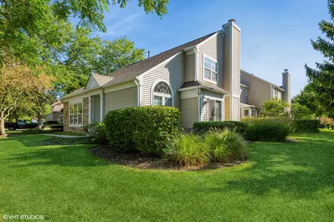 Exterior - 1541 Diamond Dr, Hoffman Estates, IL 60192 photo 3 of 6