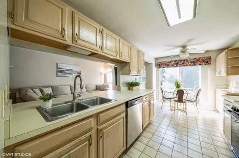 Kitchen - 1541 Diamond Dr, Hoffman Estates, IL 60192 photo 1 of 1