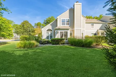 Exterior - 1541 Diamond Dr, Hoffman Estates, IL 60192 photo 4 of 6