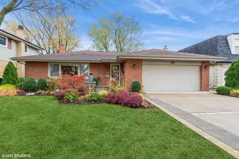 1221 Crain St, Park Ridge, IL 60068