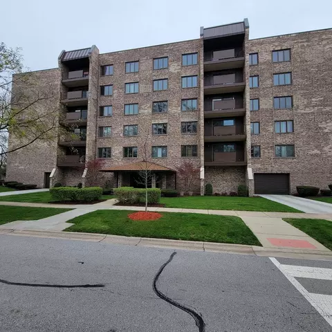 1595 Ashland Ave #205, Des Plaines, IL 60016