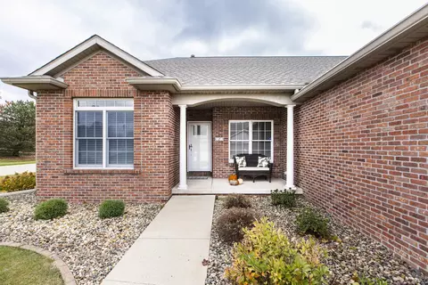 2 Arbor Ct, Bloomington, IL 61704 photo 2