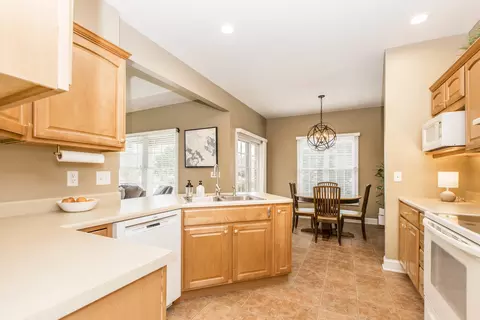 2 Arbor Ct, Bloomington, IL 61704 photo 14