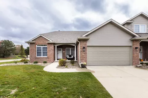 2 Arbor Ct, Bloomington, IL 61704