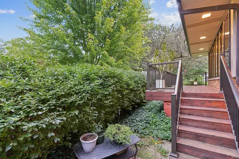 Exterior - 900 Oak Dr, Glencoe, IL 60022 photo 5 of 7