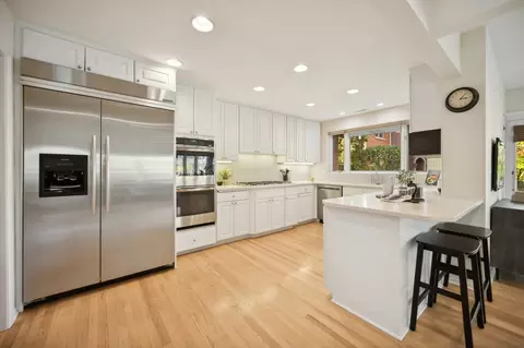 Kitchen - 900 Oak Dr, Glencoe, IL 60022 photo 2 of 4