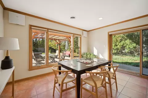Dining - 900 Oak Dr, Glencoe, IL 60022 photo 6 of 6