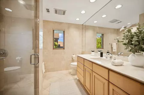 Bath - 900 Oak Dr, Glencoe, IL 60022 photo 1 of 2