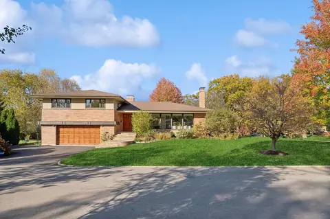 900 Oak Dr, Glencoe, IL 60022