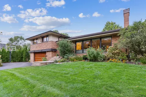 Exterior - 900 Oak Dr, Glencoe, IL 60022 photo 3 of 7