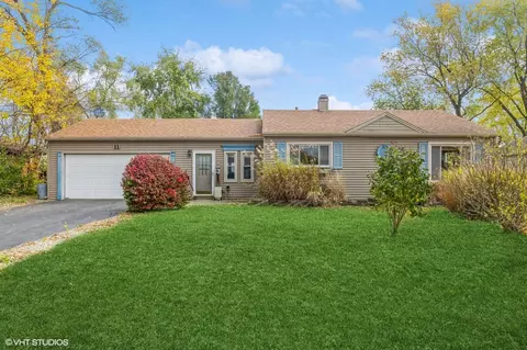 11 Manor Rd, Lake Zurich, IL 60047
